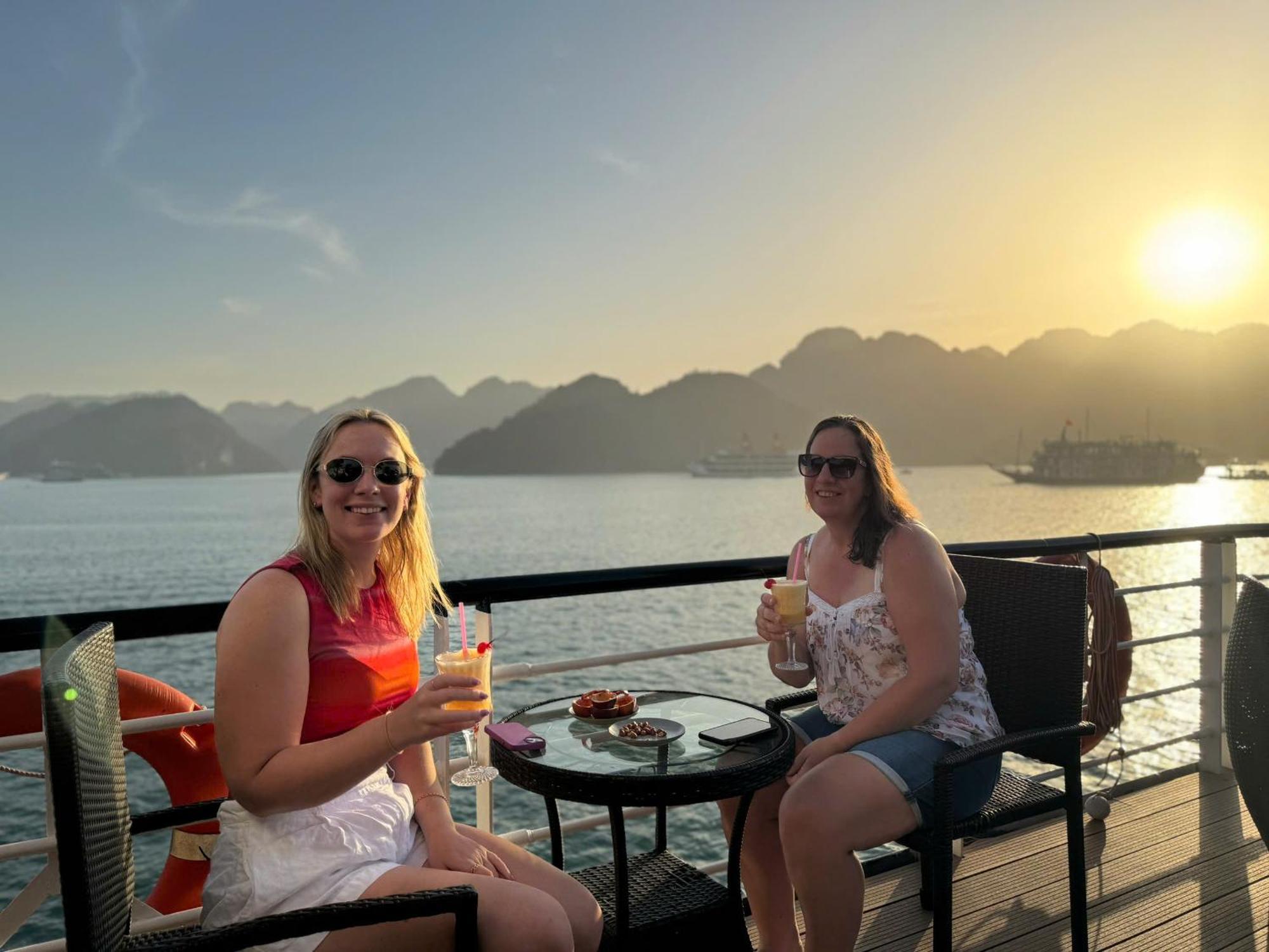 Aspira Cruise Hotel Ha Long Exterior photo